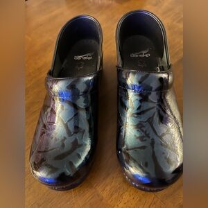 Women’s Dansko Iridescent Blue Shoes Size 39